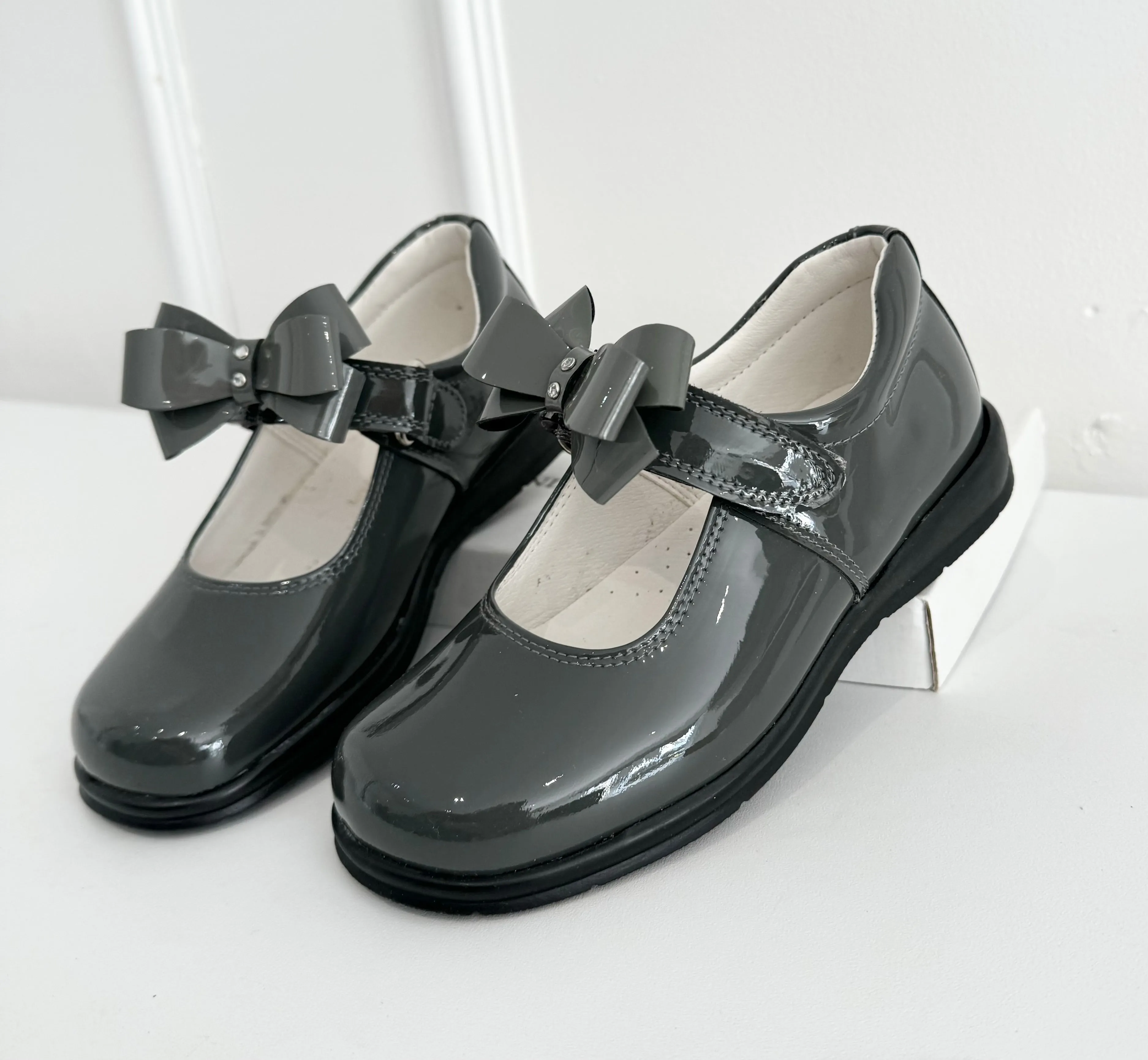 6273 Dark Grey School Shoes - Circle Bow Bow (Flat Sole)