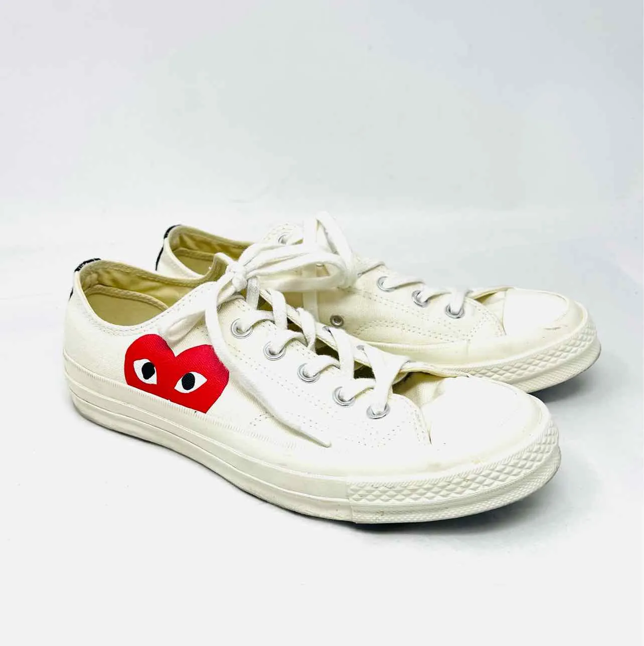 Converse Size 9 Cream/Red Print Canvas Shoes Sneakers