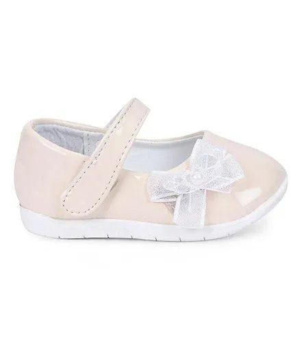 Cute Walk by Babyhug Bellies With Velcro Closure Bow Applique - Beige
