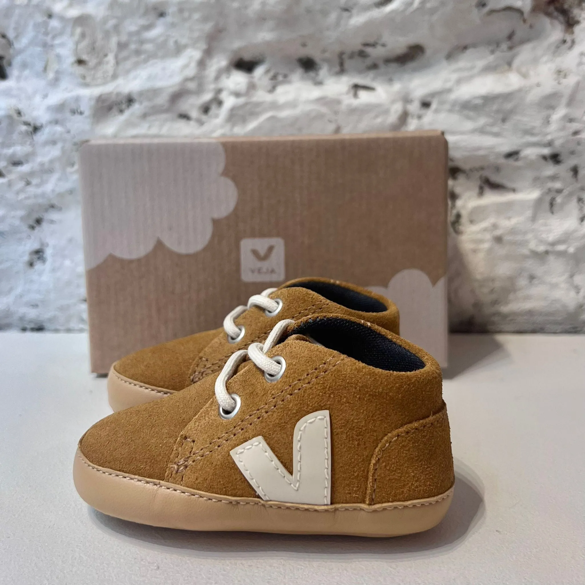 Veja / Baby Suede / Camel Pierre